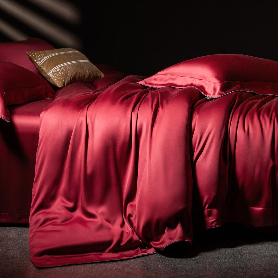 Luxuriöses Satin-Bettwäsche-Komplettset mit seidig-fließender Oberfläche und feiner Kederkante