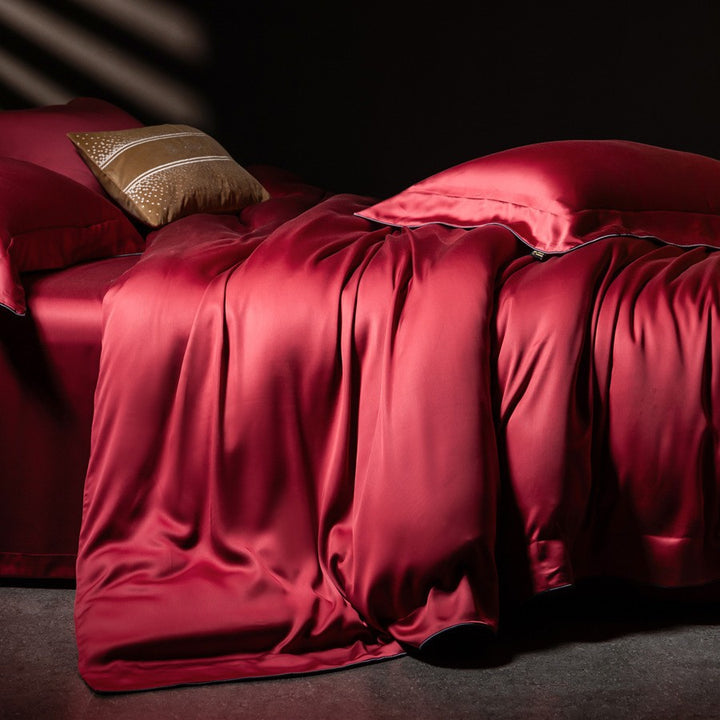 Luxuriöses Satin-Bettwäsche-Komplettset mit seidig-fließender Oberfläche und feiner Kederkante