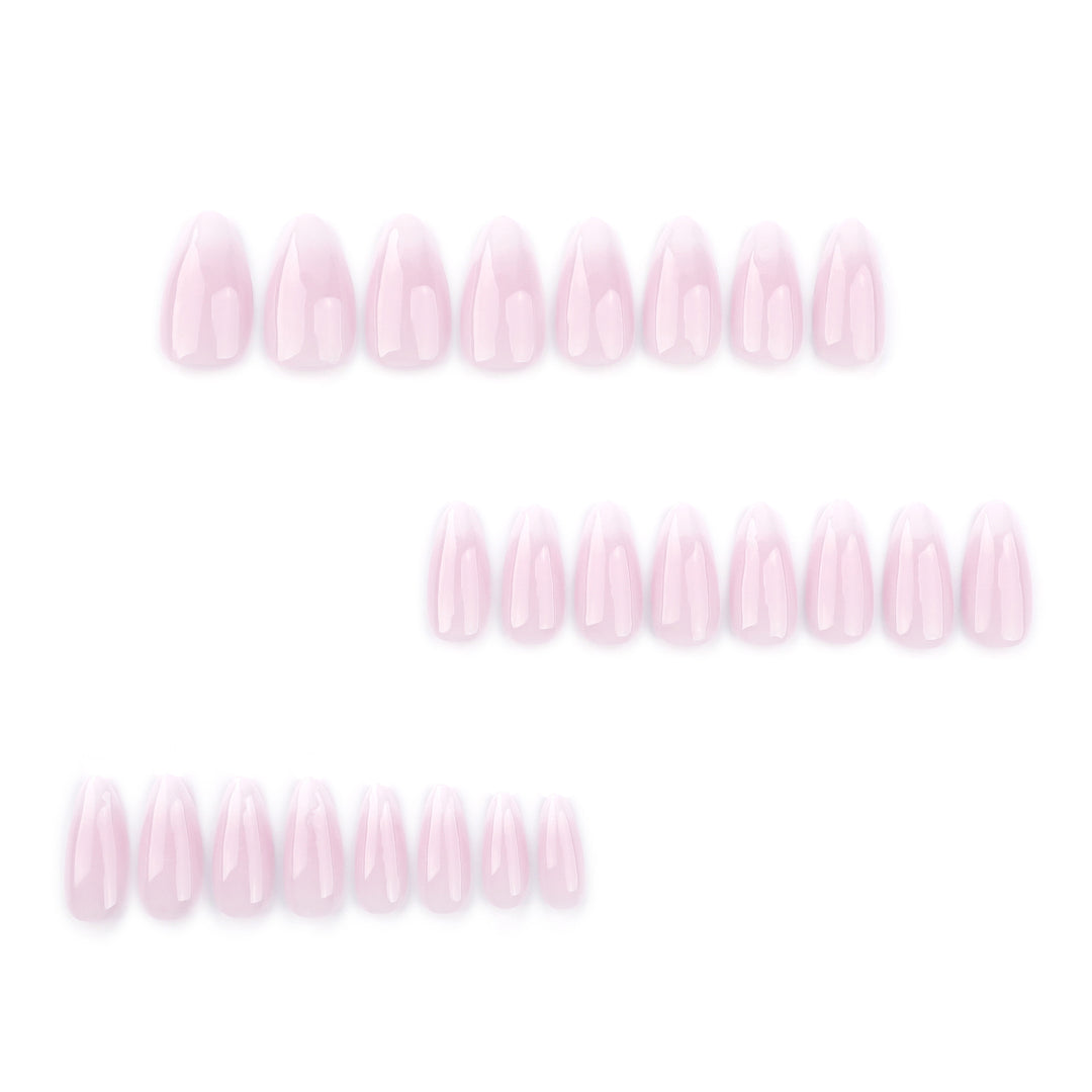 Elegante Kunstnägel mit sanftem Ombre-Effekt Karnz