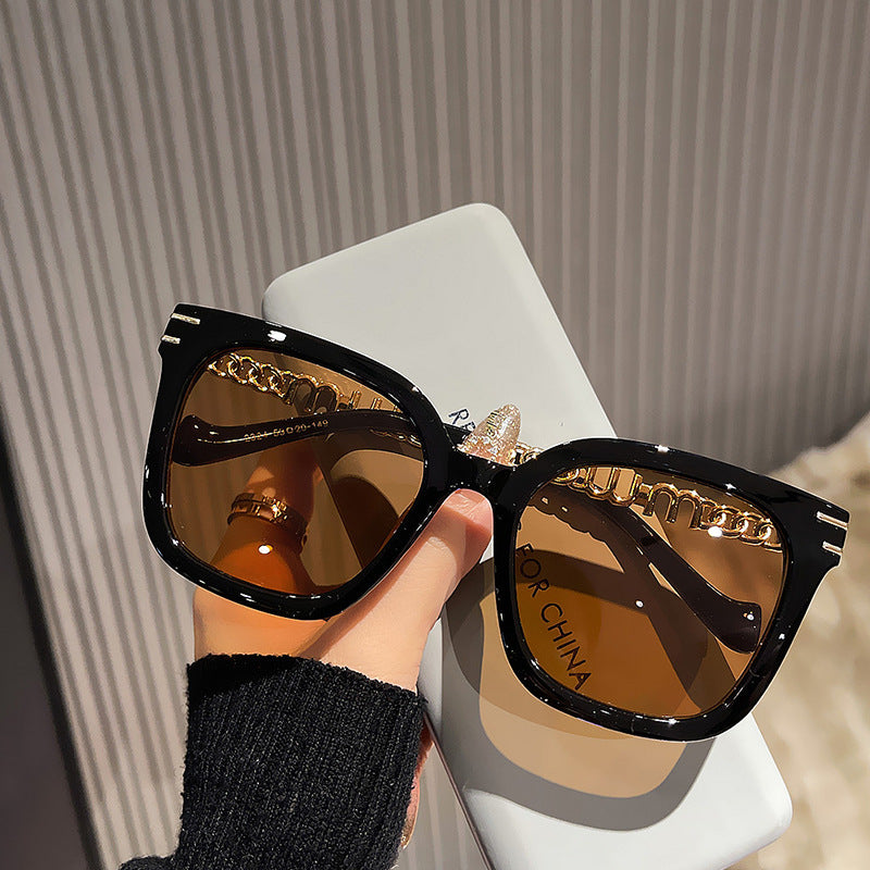 Damen trendige quadratische Sonnenbrille mit elegantem Rahmen und stylishem Goldakzent Karnz