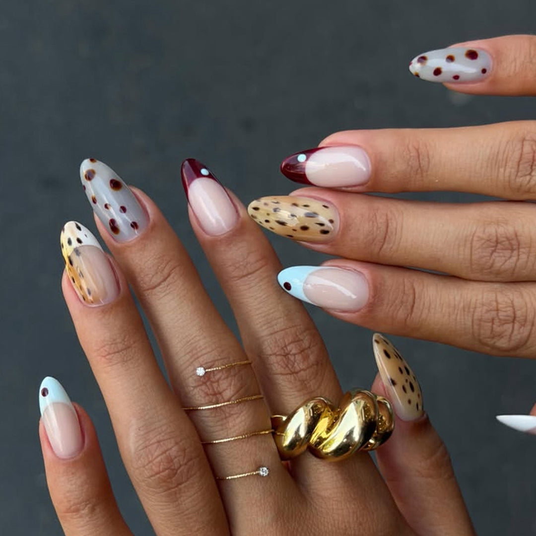Kunstnagelset mit modischem Tiermuster Karnz