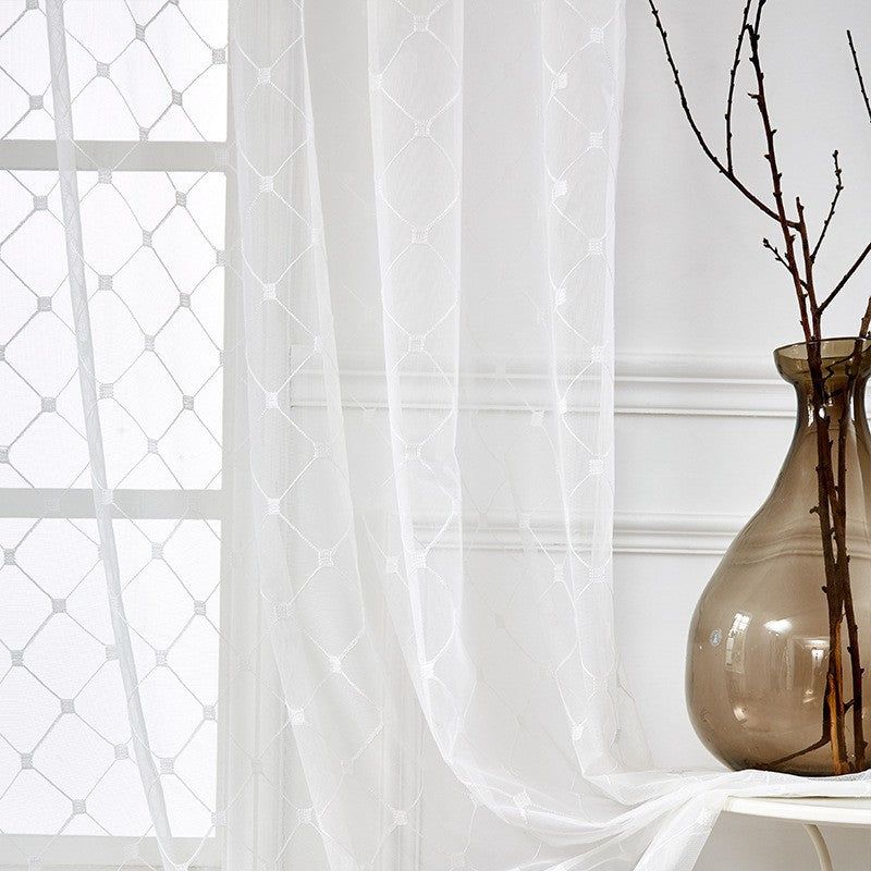 Transparenter Gardinenvorhang aus feinem Voile mit geometrischer Stickerei Karnz