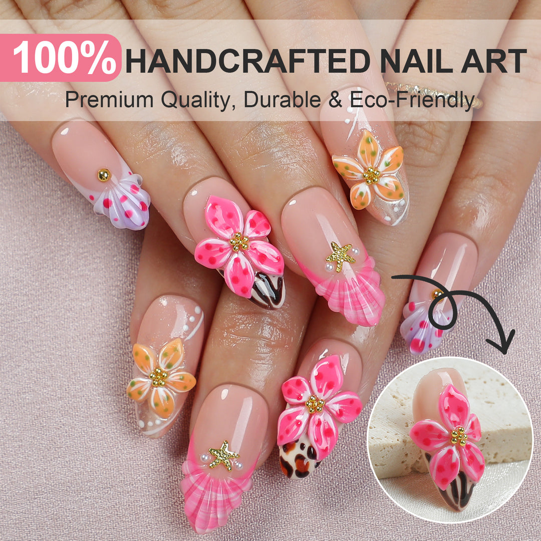 Kreatives Kunstnagelset mit blühenden Blumenelementen Karnz