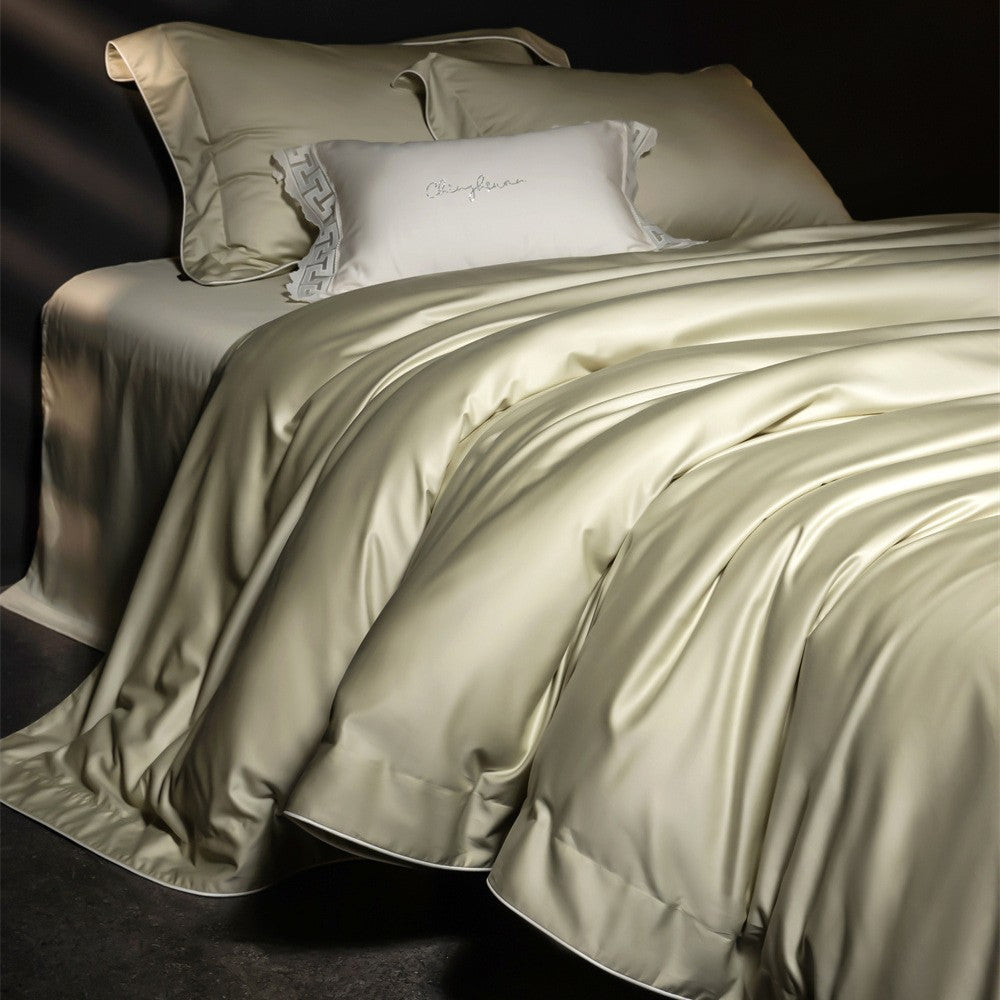 Luxuriöses Satin-Bettwäsche-Komplettset mit seidig-fließender Oberfläche und feiner Kederkante