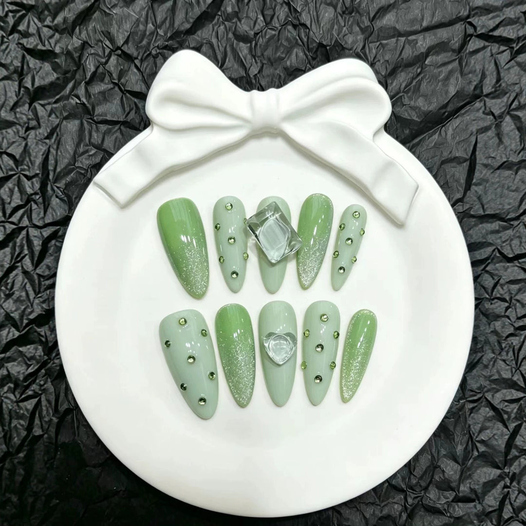 Glamouröses Press-On Nagelkunstset mit Kristallakzenten
