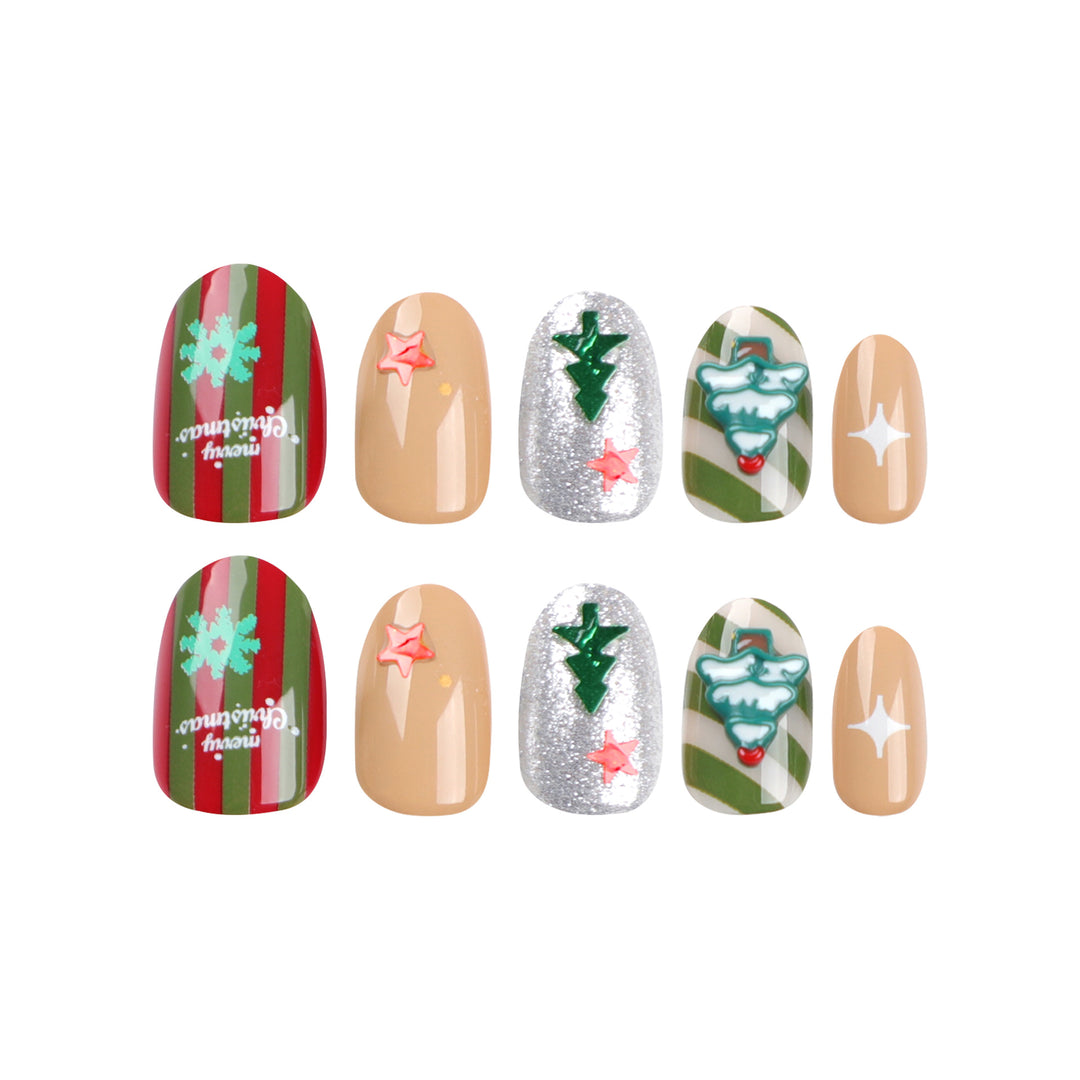 Kreative Nagelkunst mit festlichem Weihnachtsdesign Karnz
