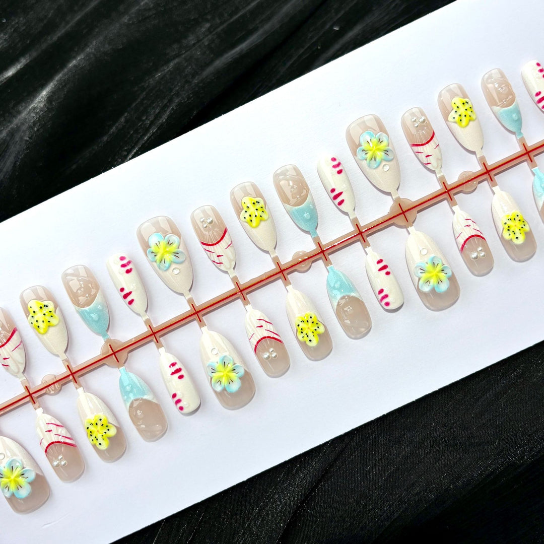 Künstlerisches floral-verziertes Press-On-Nagel-Kit