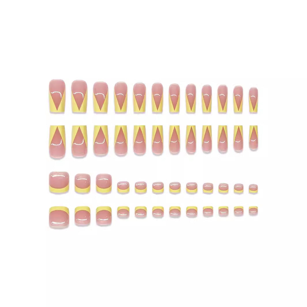 Künstlerische geometrische Nagelkunst Karnz