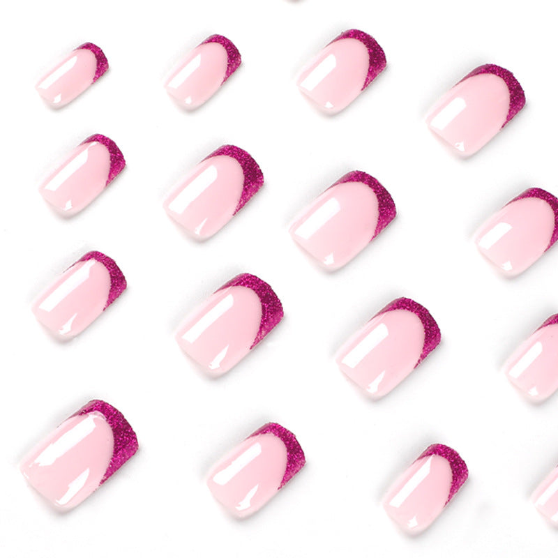 Glamouröse Nagelkunst mit Glitzerverzierung Karnz