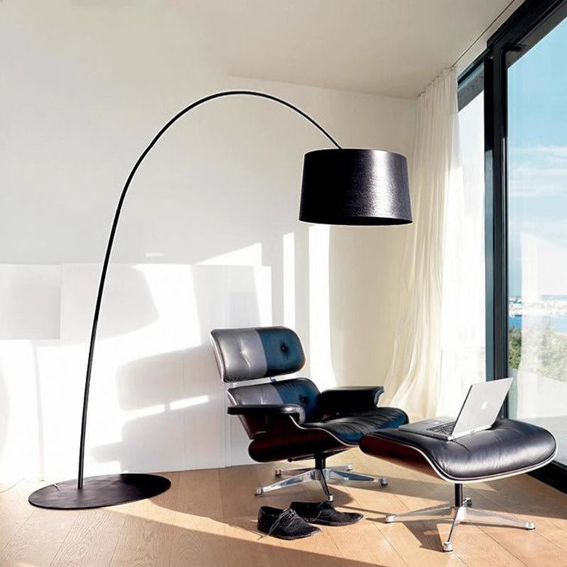 Moderne Kurvenfußlampe