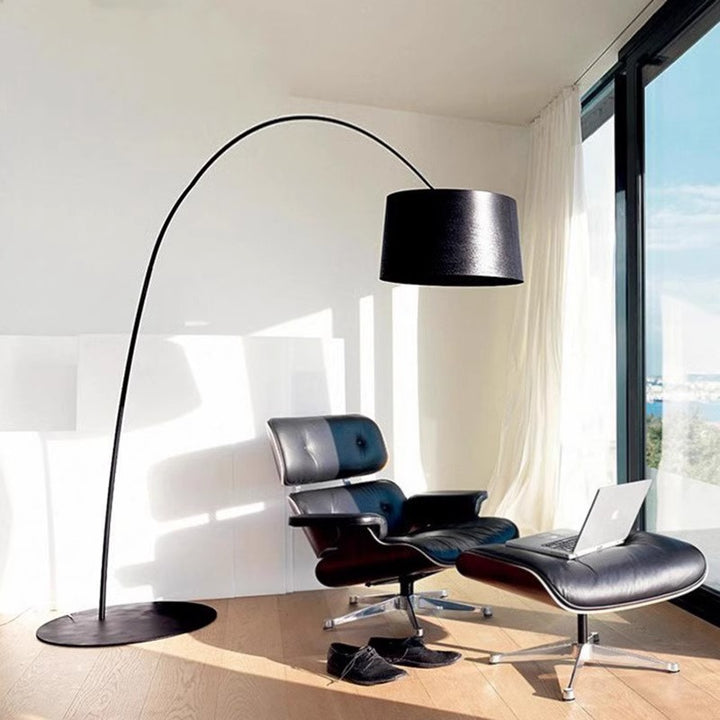 Moderne Kurvenfußlampe