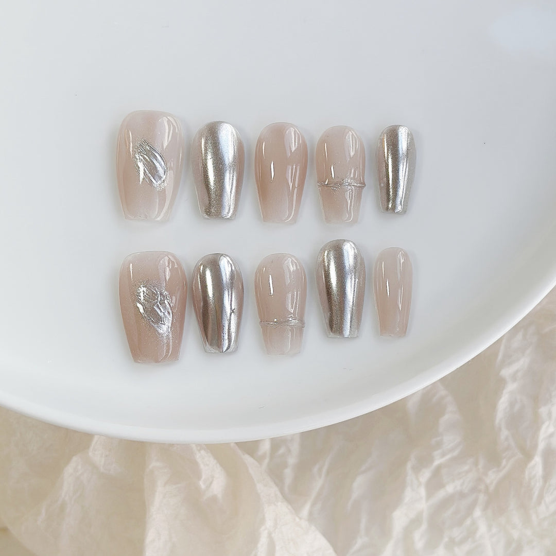 Premium Press-On Nagelkunst mit metallischem und glänzendem Finish