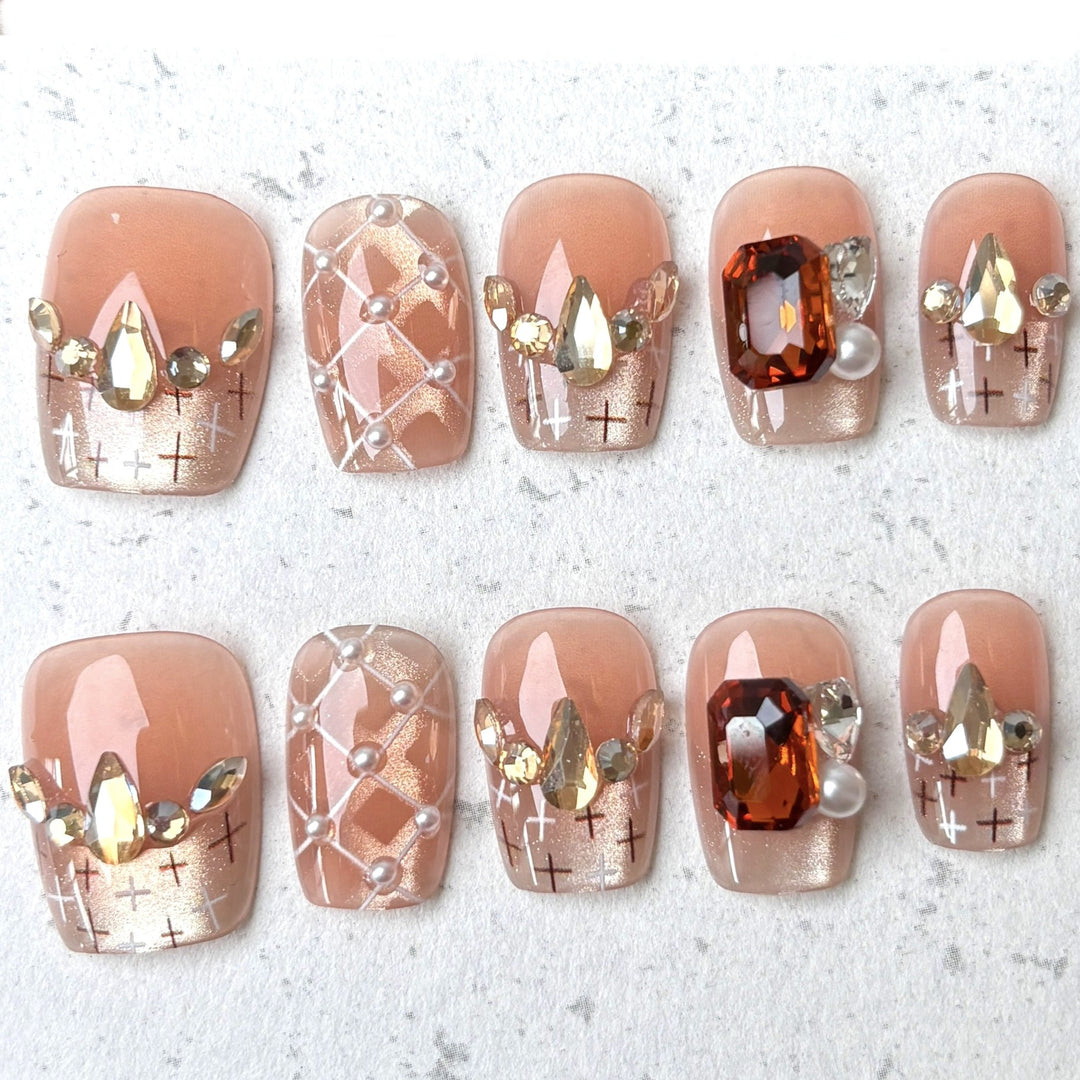 Dekoratives Press-On Nagelkunst Set mit Edelsteinakzenten