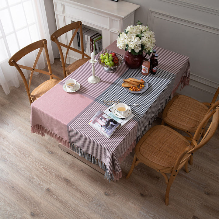 Elegante karierte Tischdecke