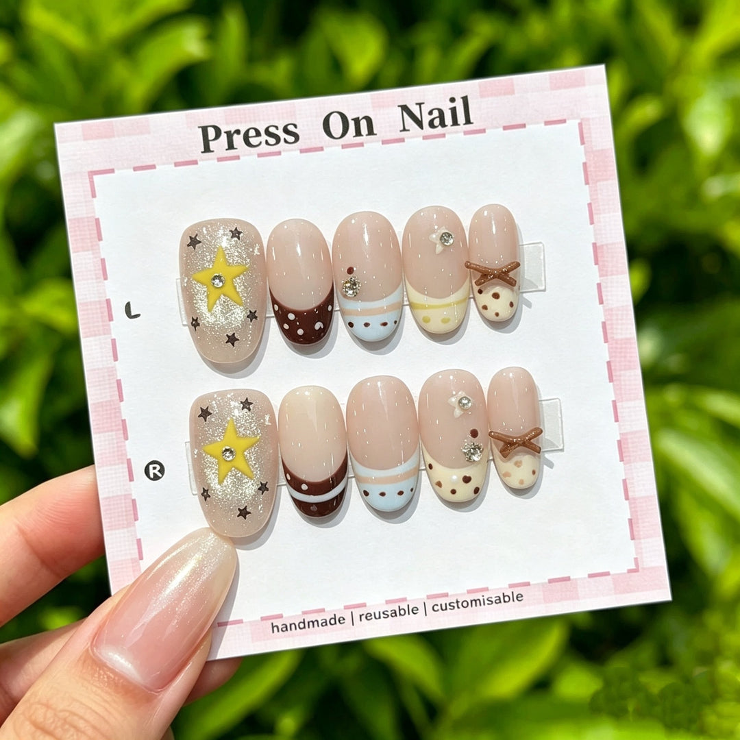 Künstlerisches Press-On-Nagel-Set mit floralen und grafischen Designs