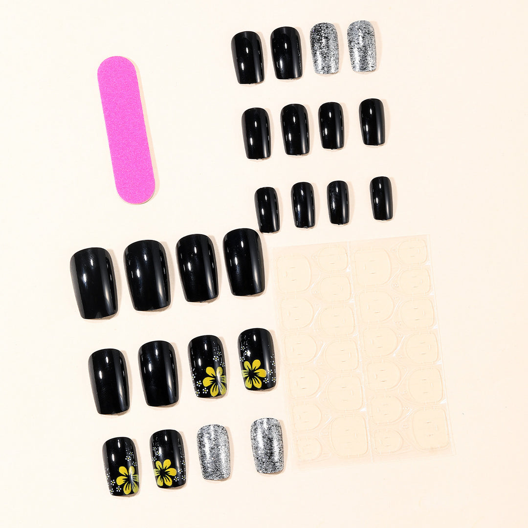 Künstlerische florale und Glitzer-Nagelverlängerungen Karnz