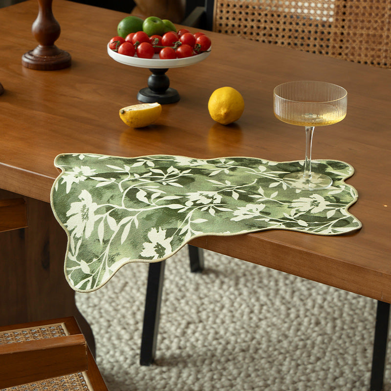 Dekorativer Kurzflor-Teppich mit gewelltem Rand und floralem Aquarellmuster Karnz