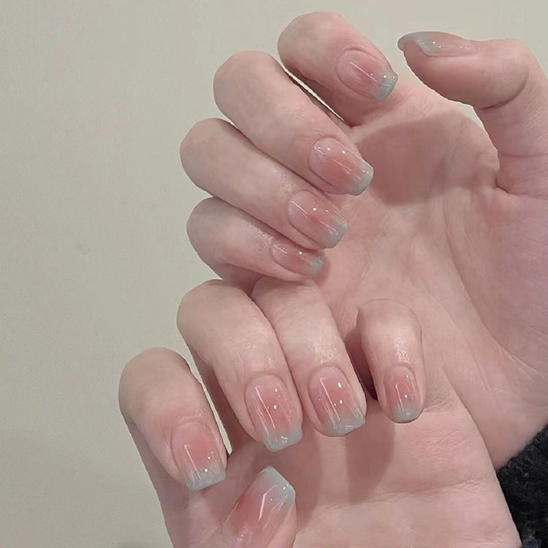 Stilvolle Nagelkunst mit Farbverlauf Karnz