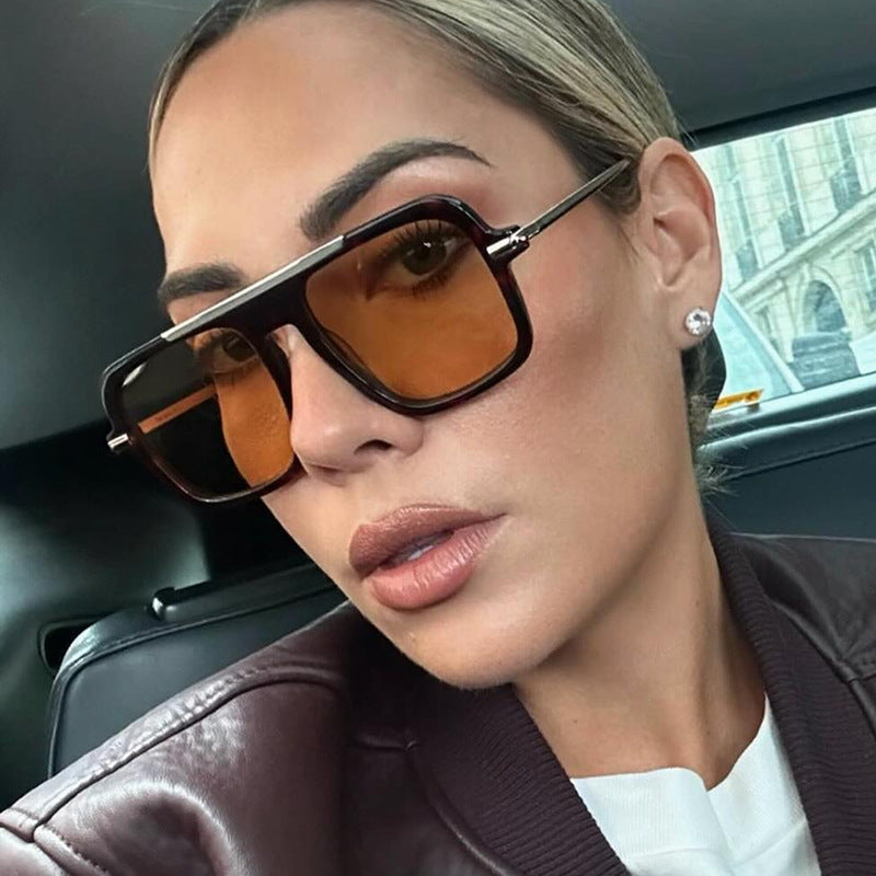 Damen quadratische Designer-Sonnenbrille mit goldenen Akzenten und schützendem UV-Filter Karnz