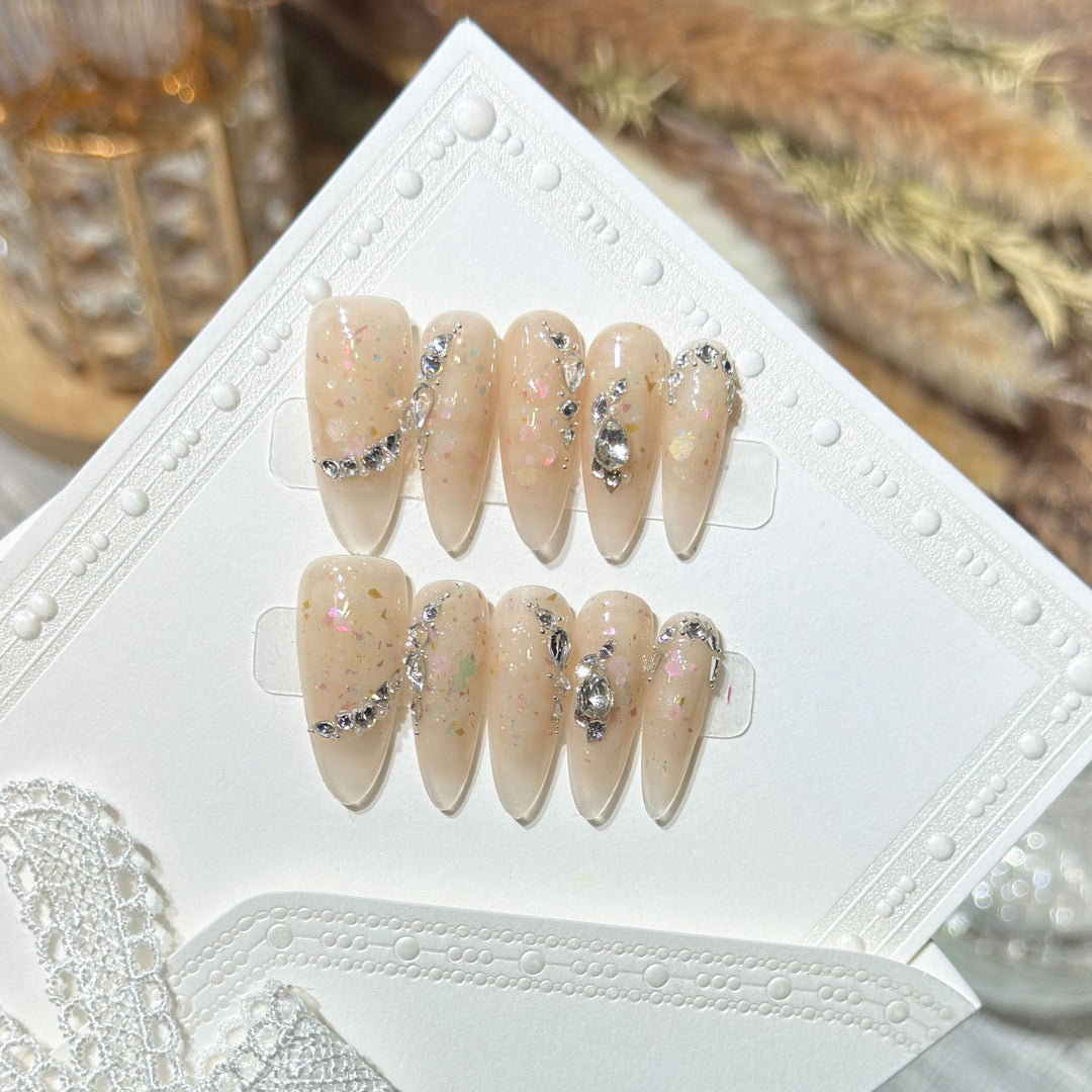 Glamouröse Stiletto Press-On Nail Art Set mit floralen und Glitzerdetails Karnz