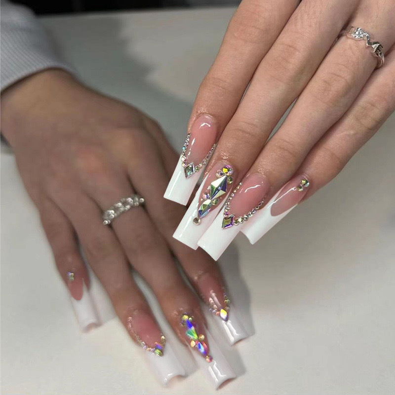 Kunstnagelset mit eleganten Strassverzierungen Karnz