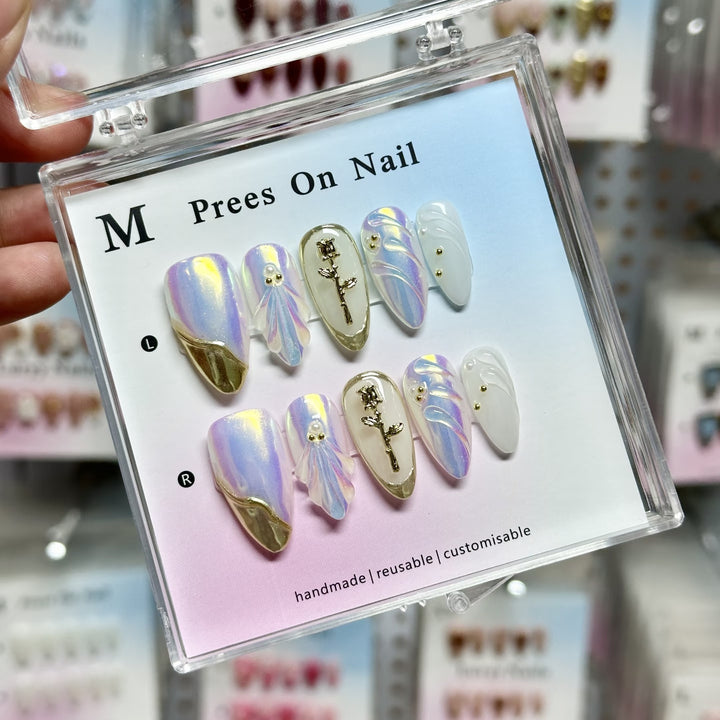Künstlerisches Press-On-Nagel-Set mit floralen und grünen Akzenten