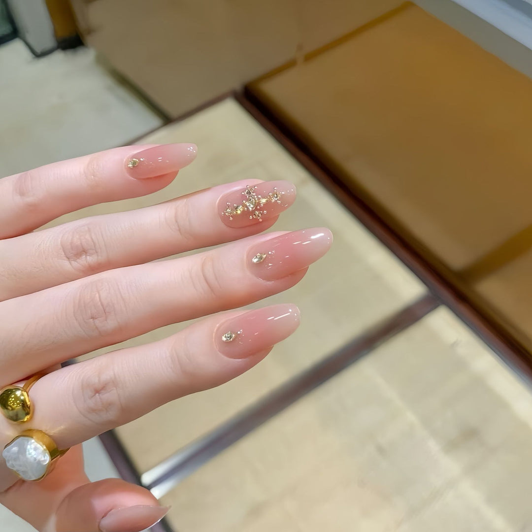 Kunstnägel mit Glamourösem Glitzer-Muster Karnz