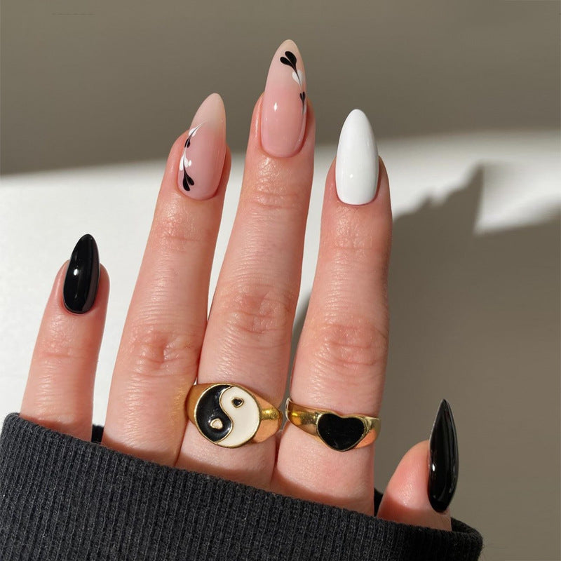 Elegante Stiletto Press-On Nagelkunst mit Strass-Akzenten Karnz