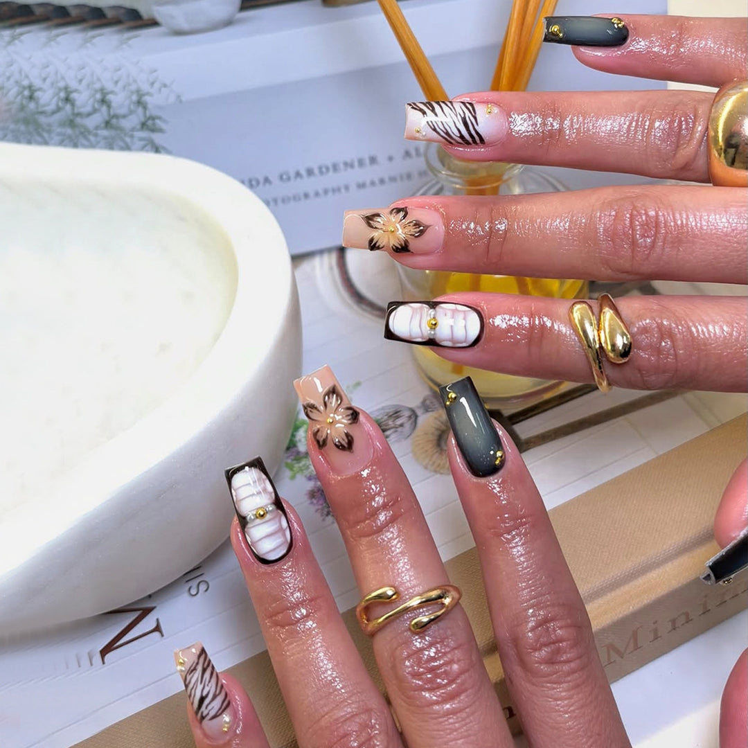 Kunstfingernägel mit Exquisiten Floralen und Geometrischen Designs Karnz