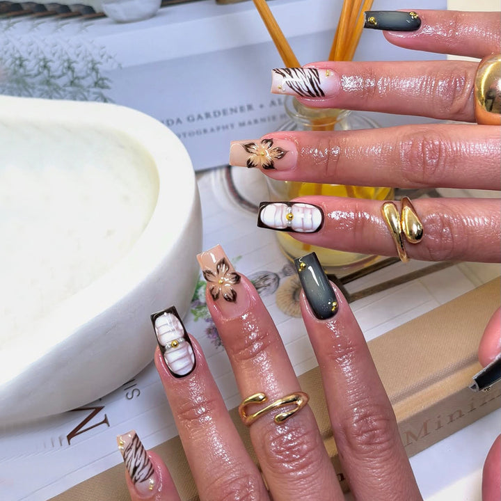 Kunstfingernägel mit Exquisiten Floralen und Geometrischen Designs Karnz