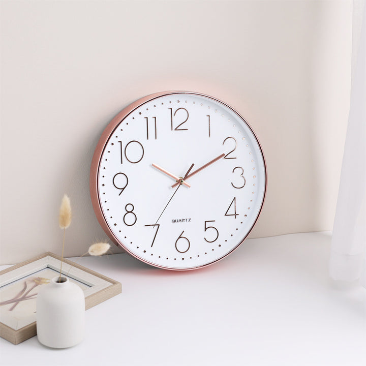 Wanduhr im minimalistischen Design Karnz
