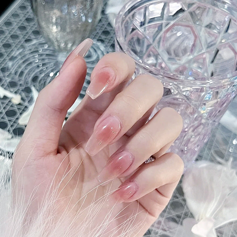 Kreatives Kunstnagelset mit Glitzer- und eleganten Muster Akzenten Karnz