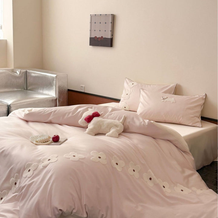 Wendbare Baumwollsatin-Bettbezuggarnitur mit applizierten Blumenmotiven und Hunde‑Applikation