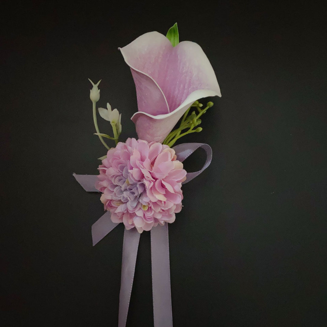 Elegante florale Ansteckblume