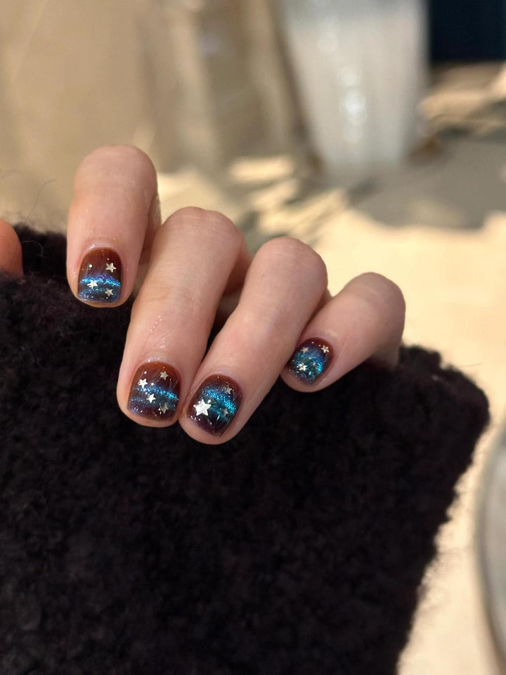 Glamouröse Kunstnägel mit Funkelndem Sternen-Design Karnz