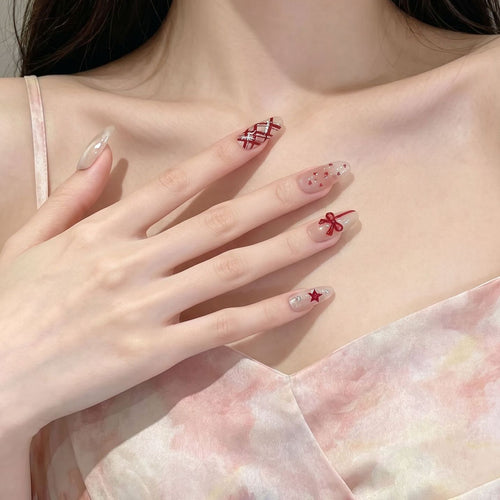 Romantisches Theme Press-On Nail Set mit Herz- und Schleifenakzenten Karnz