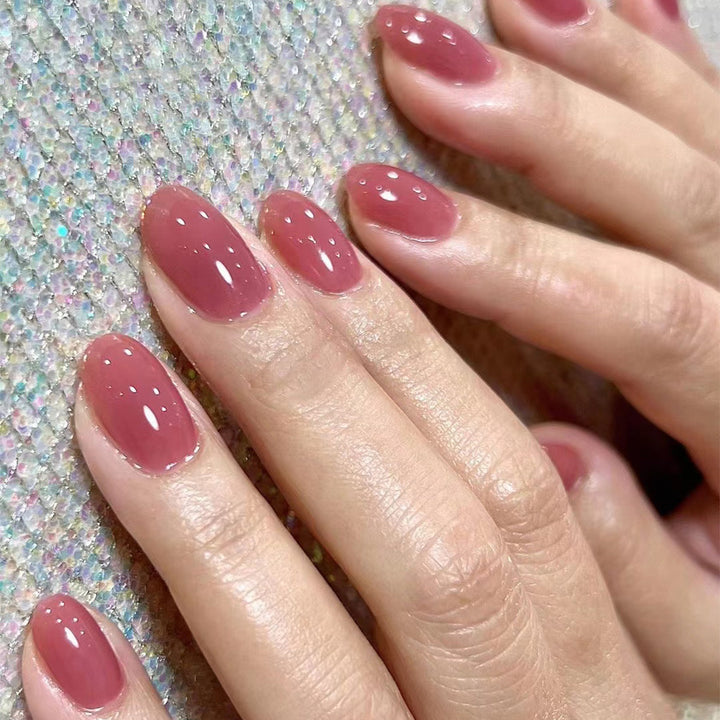 Elegante Nagelkunst mit Glanzfinish Karnz