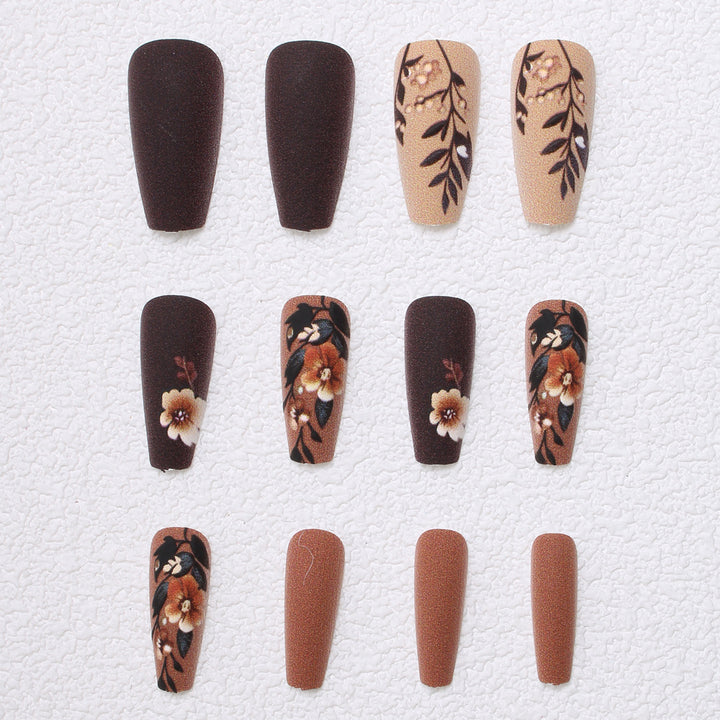 Elegante florale matte Press-On Nägel Karnz