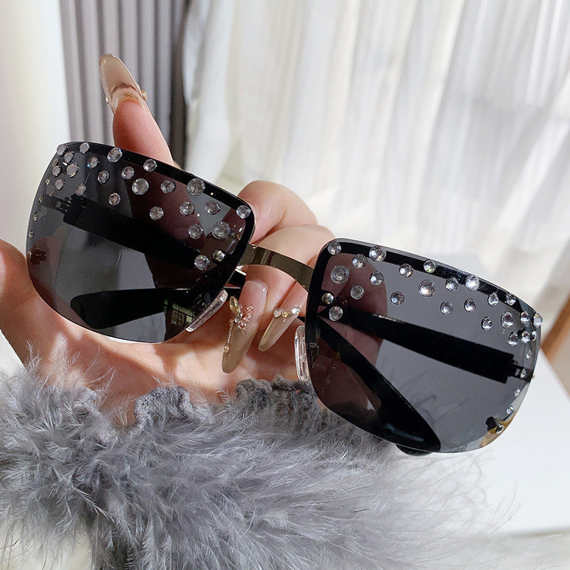 Damen Glamouröse Sonnenbrille mit Glitzerakzenten Karnz