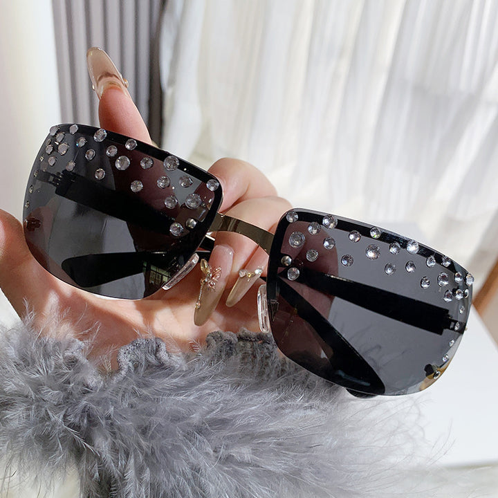 Damen Glamouröse Sonnenbrille mit Glitzerakzenten Karnz