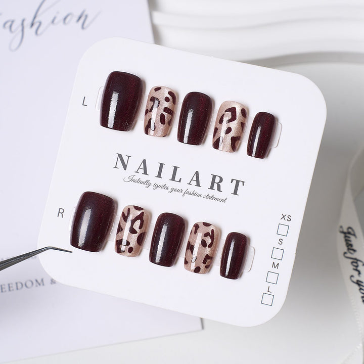 Künstlerisches Press-On-Nagelset mit Leopardenmuster und glänzender Oberfläche Karnz