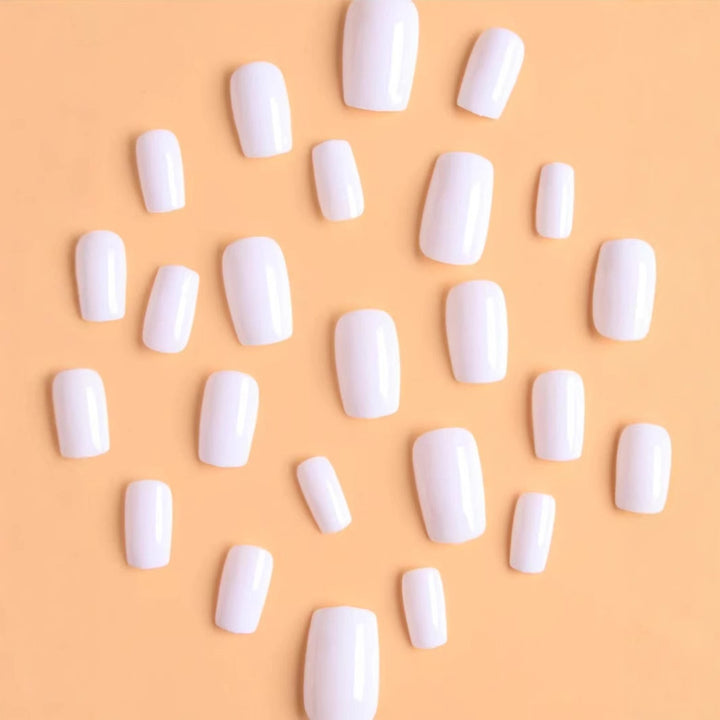 Kunstnagelset mit elegantem Hochglanz-Finish Karnz