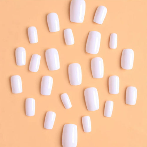 Kunstnagelset mit elegantem Hochglanz-Finish Karnz