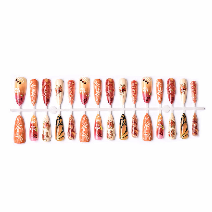 Künstlerisches Nagelkunst-Design-Set mit herbstlichen Blättern