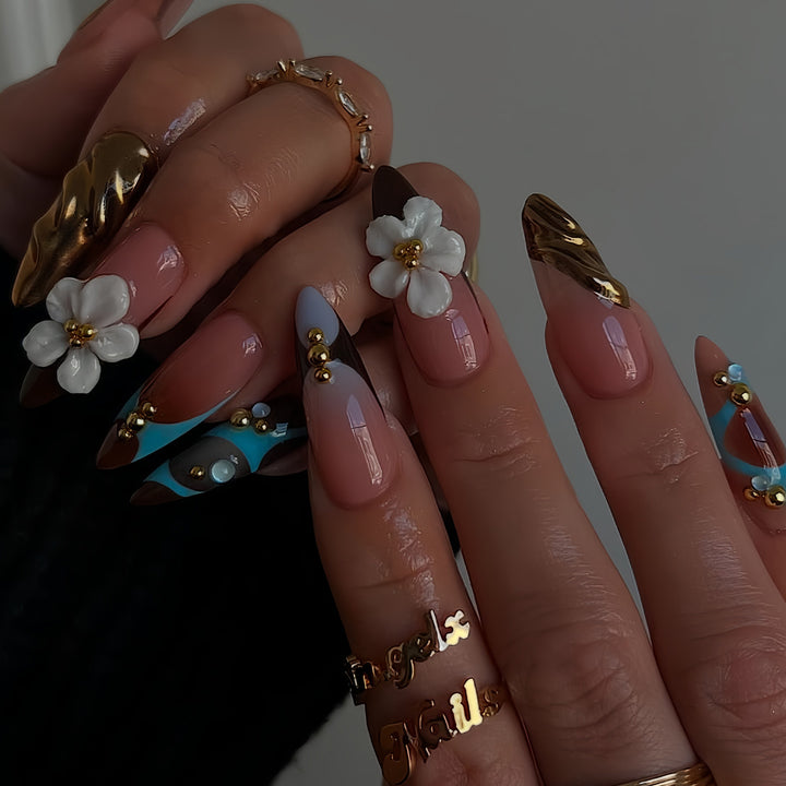 Künstlerisches 3D Blumen Nageldesign Karnz