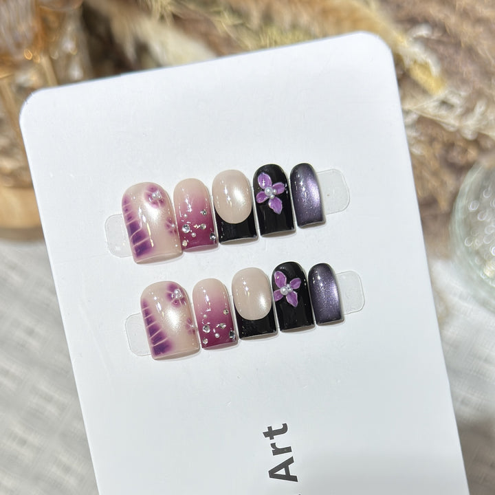 Dekoratives Press-On Nagelkunst-Set mit floralen und Edelsteinakzenten Karnz