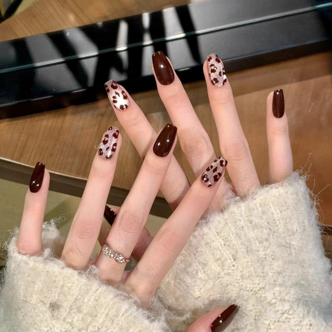 Elegante und Trendige Nagelset Karnz