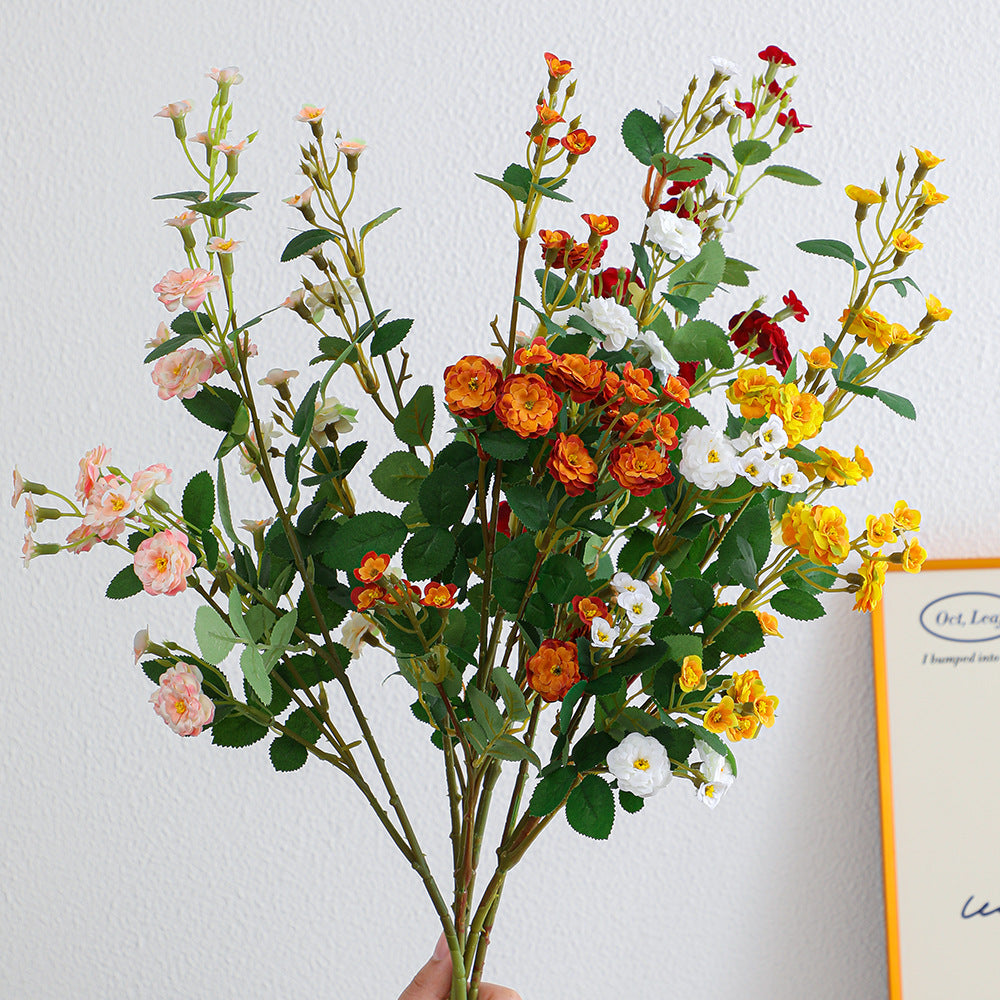 Künstlicher Zweig mit dekorativen Blumen Karnz