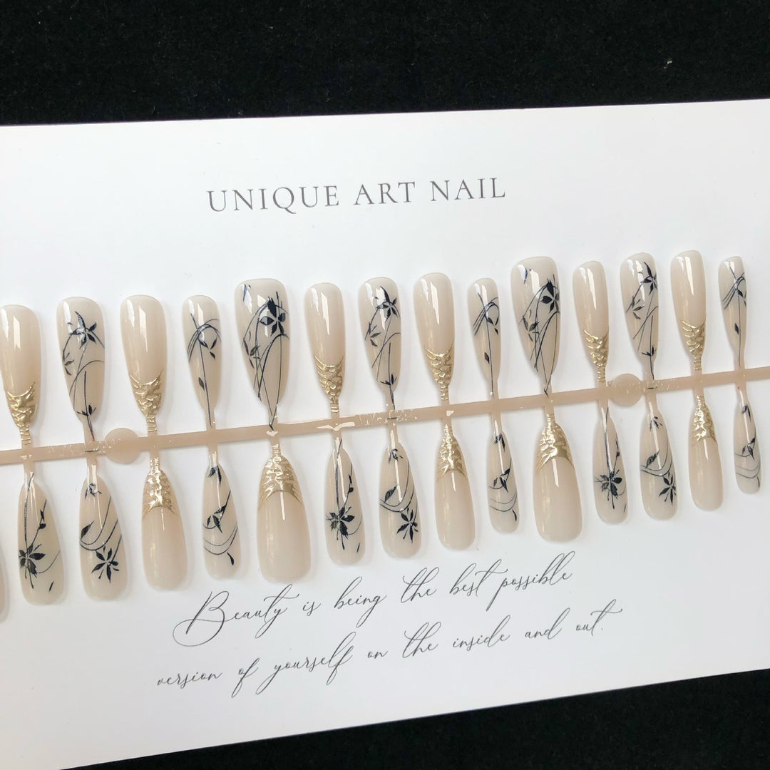 Handgefertigtes eingelegtes Nagelkunstset