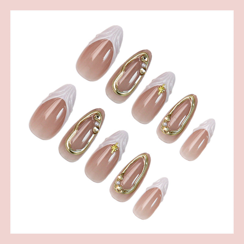 Kunstnagelset mit eleganten Blumendesigns und glamourösen Akzenten Karnz